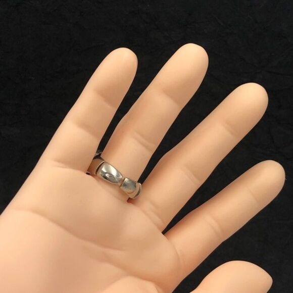 Blue Rhinestone Statement Cocktail Stretch Ring - Picture 3 of 3